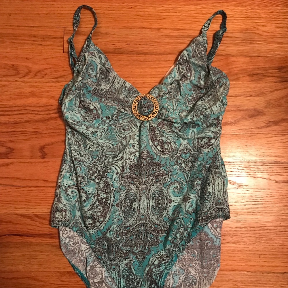 Bathing suit.  One piece.